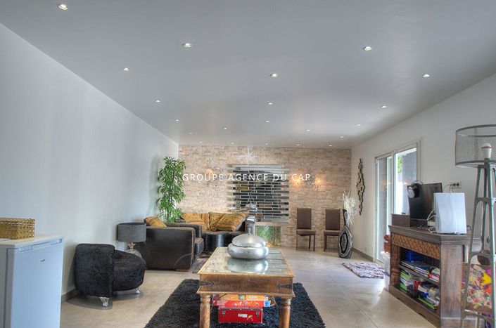 Image No.10-6 Bed House for sale