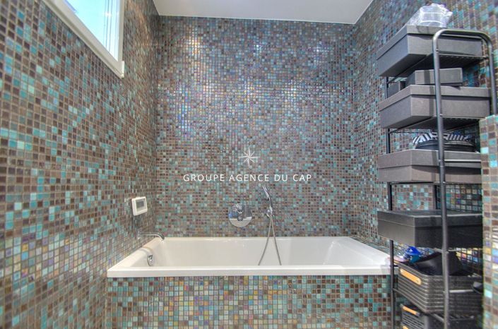 Image No.4-6 Bed House for sale