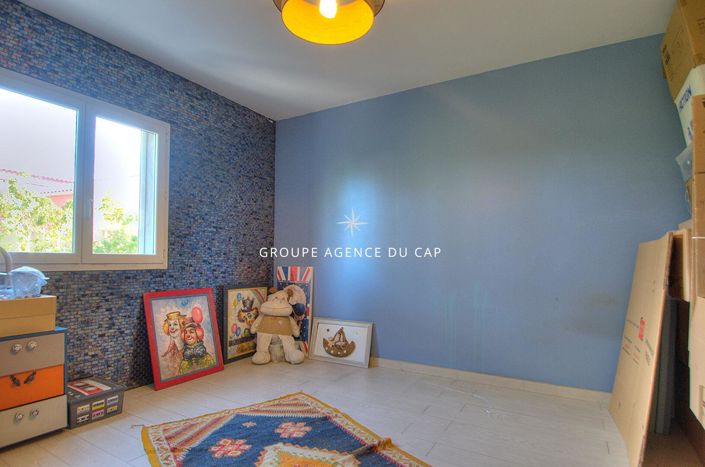 Image No.5-6 Bed House for sale