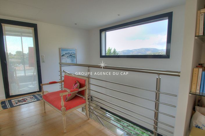 Image No.10-4 Bed House for sale