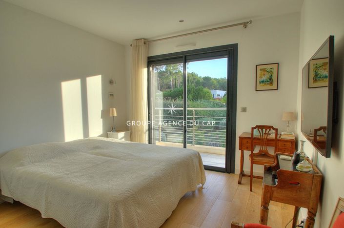 Image No.11-4 Bed House for sale