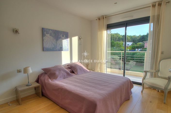 Image No.12-4 Bed House for sale