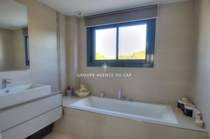 Image No.13-4 Bed House for sale