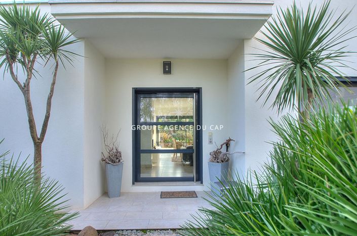 Image No.3-4 Bed House for sale