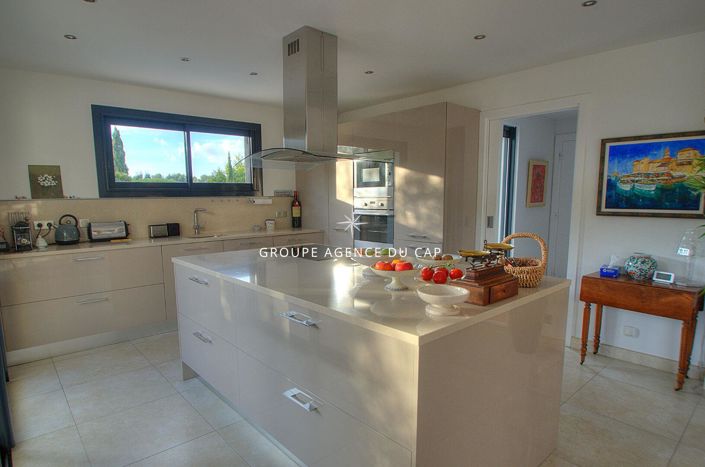 Image No.6-4 Bed House for sale