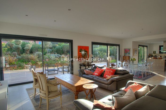 Image No.7-4 Bed House for sale