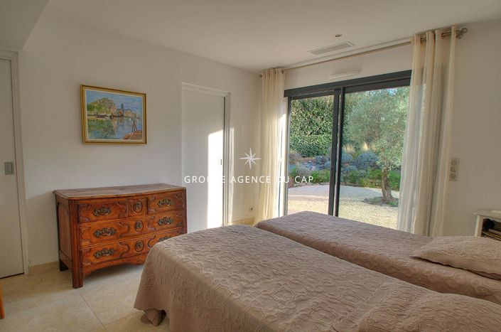 Image No.8-4 Bed House for sale