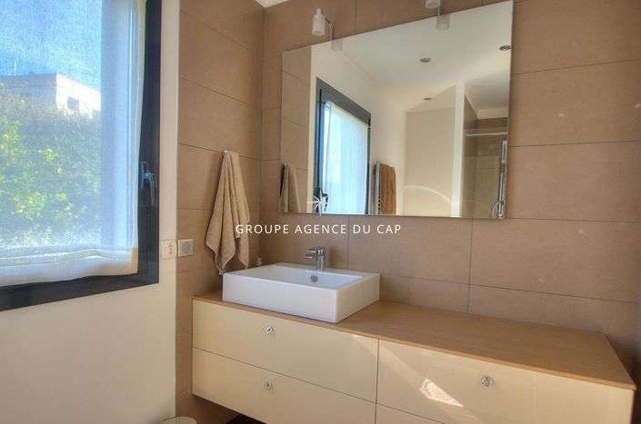 Image No.9-4 Bed House for sale