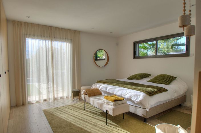 Image No.9-4 Bed House for sale