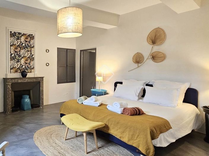 Image No.17-6 Bed House for sale