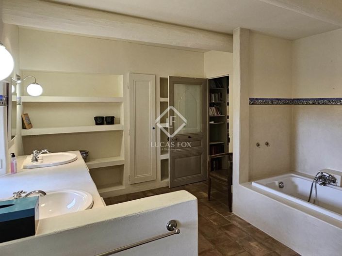 Image No.18-6 Bed House for sale