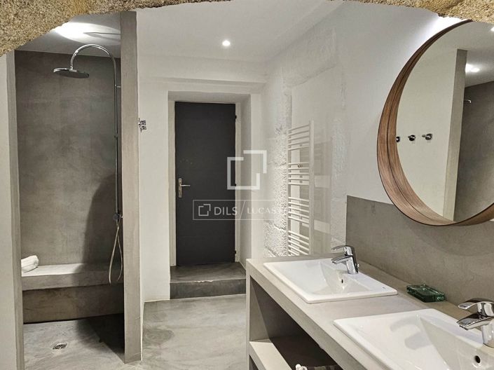 Image No.18-6 Bed House for sale