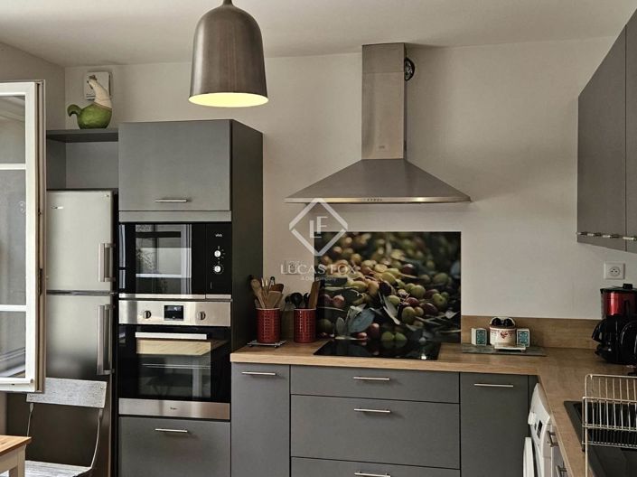 Image No.26-6 Bed House for sale