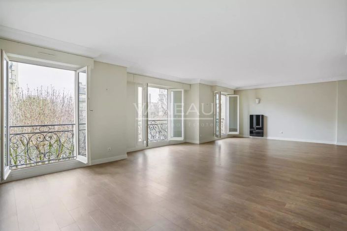 Image No.3-3 Bed Apartment for sale