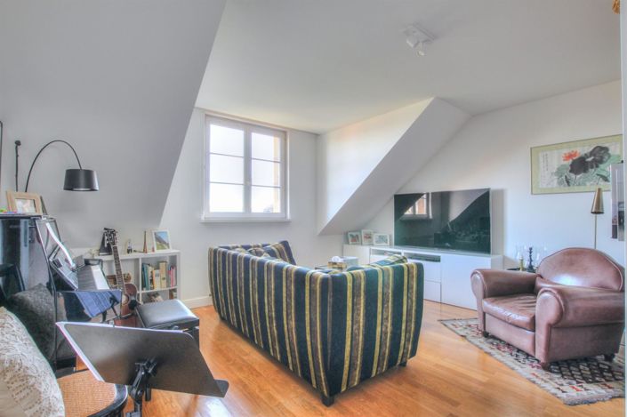 Image No.10-6 Bed Property for sale