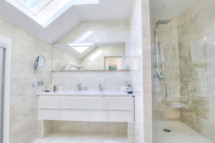 Image No.14-6 Bed Property for sale