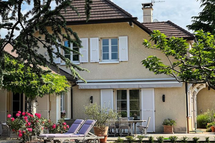 Image No.2-6 Bed Property for sale