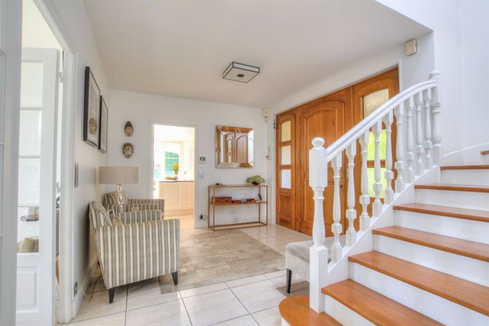 Image No.5-6 Bed Property for sale