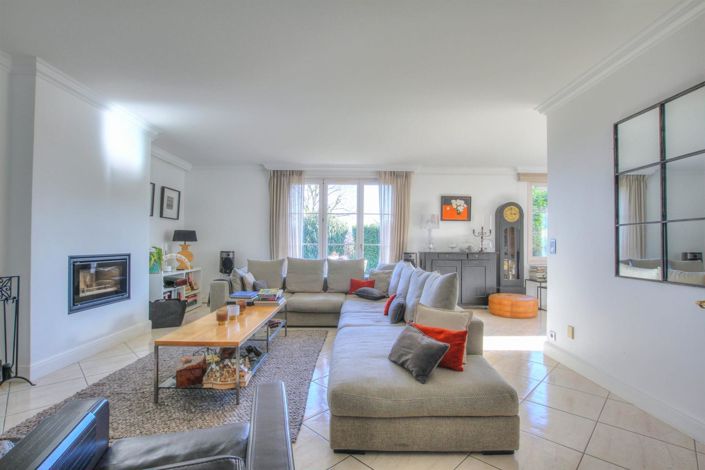 Image No.6-6 Bed Property for sale