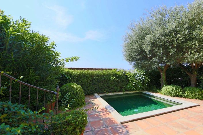 Image No.18-6 Bed House for sale