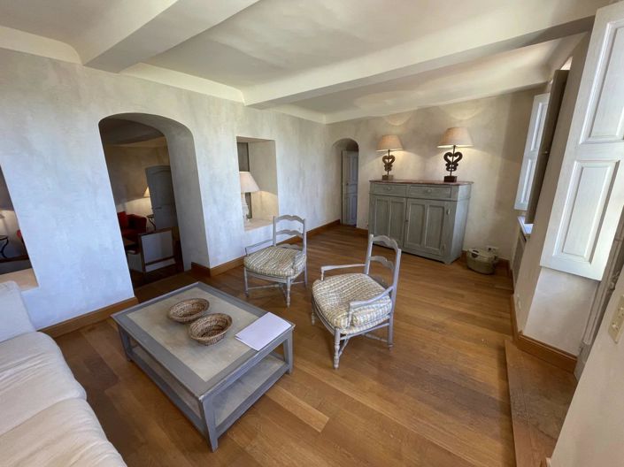 Image No.5-6 Bed House for sale