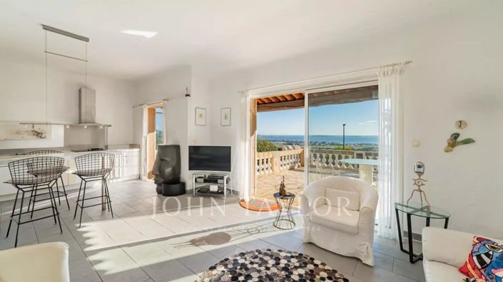 Image No.11-2 Bed House for sale