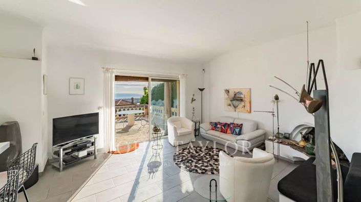 Image No.12-2 Bed House for sale