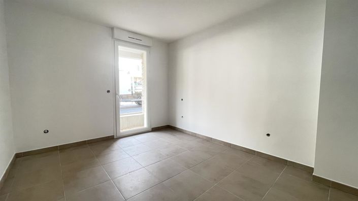 Image No.4-2 Bed House for sale