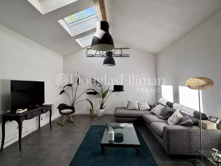 Image No.1-2 Bed House for sale