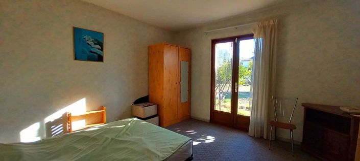 Image No.10-3 Bed House for sale