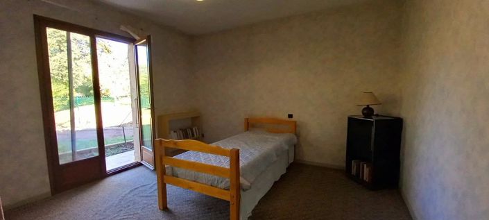 Image No.11-3 Bed House for sale