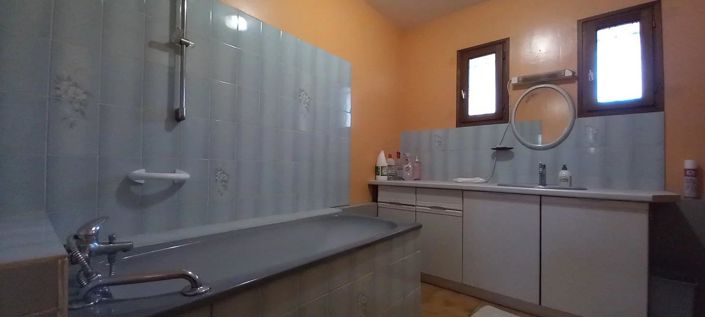 Image No.12-3 Bed House for sale