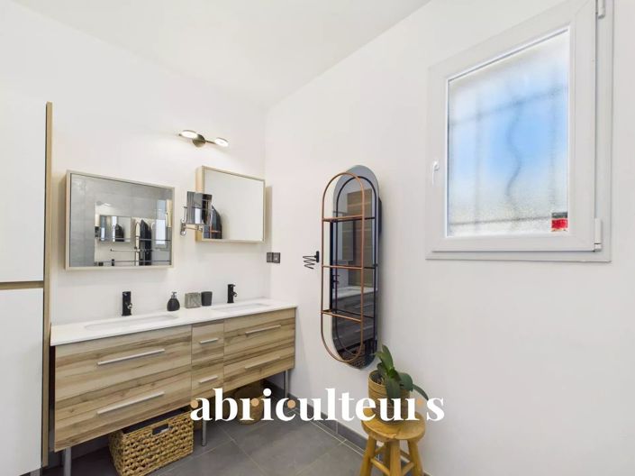 Image No.14-3 Bed House for sale