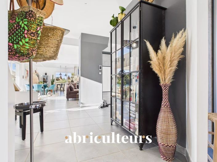 Image No.8-3 Bed House for sale