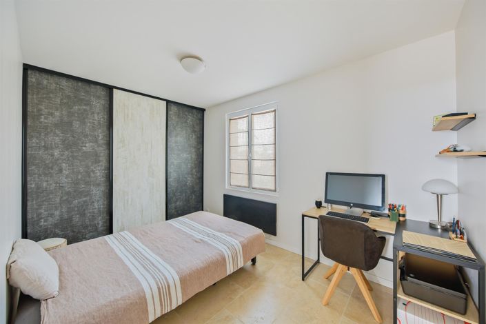 Image No.7-5 Bed House for sale