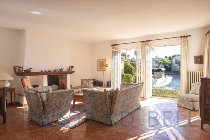 Image No.2-4 Bed House for sale