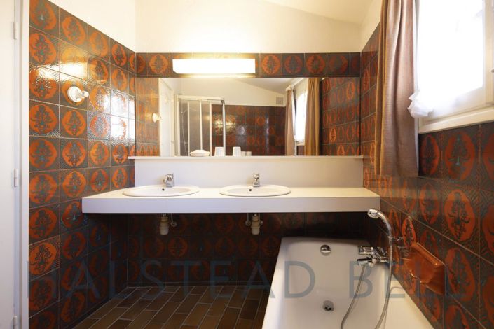 Image No.7-4 Bed House for sale