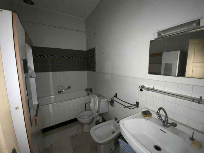 Image No.10-3 Bed House for sale