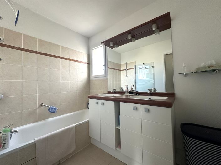 Image No.16-4 Bed House for sale