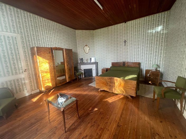 Image No.6-5 Bed House for sale