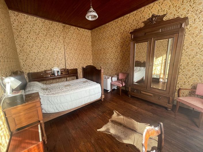 Image No.7-5 Bed House for sale