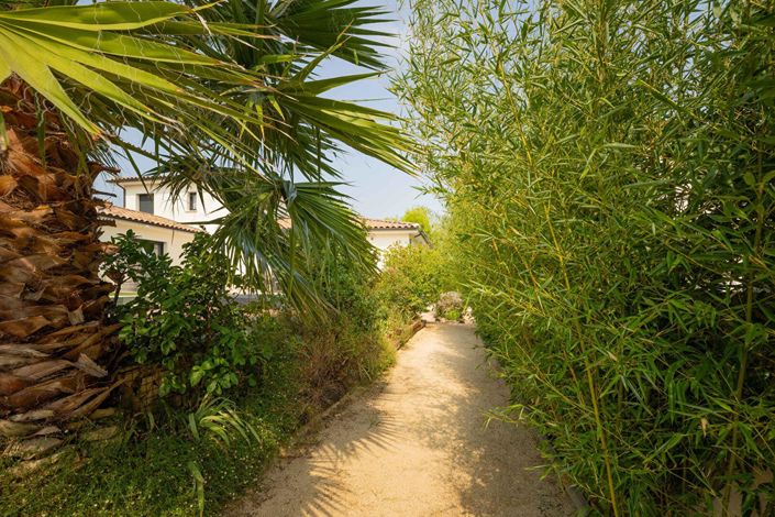 Image No.17-4 Bed Property for sale