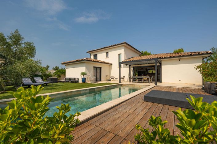 Image No.2-4 Bed Property for sale