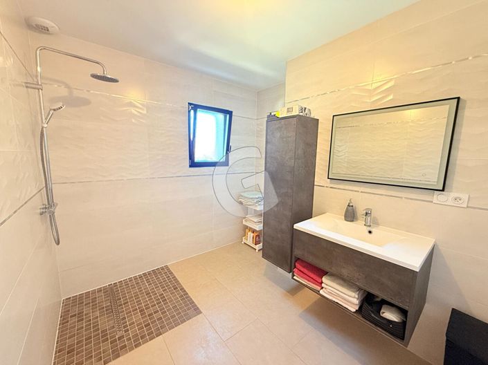 Image No.10-3 Bed House for sale