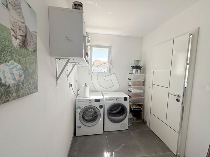 Image No.11-3 Bed House for sale