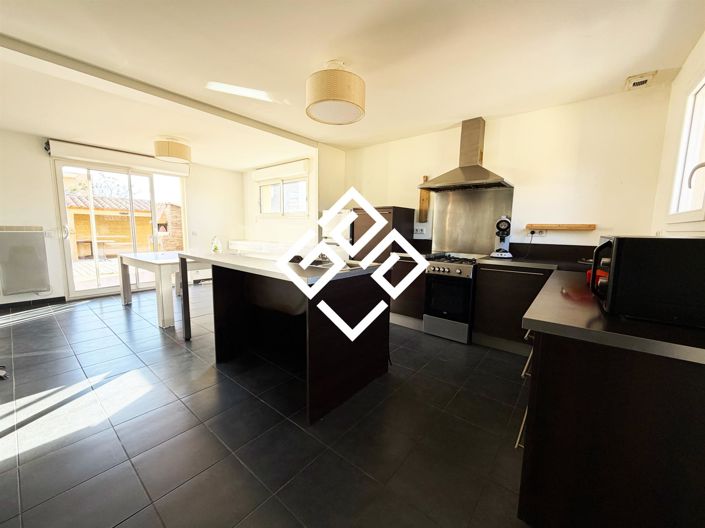 Image No.3-3 Bed House for sale