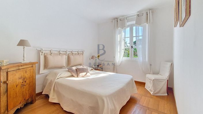 Image No.15-4 Bed House for sale