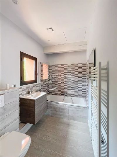 Image No.12-12 Bed House for sale