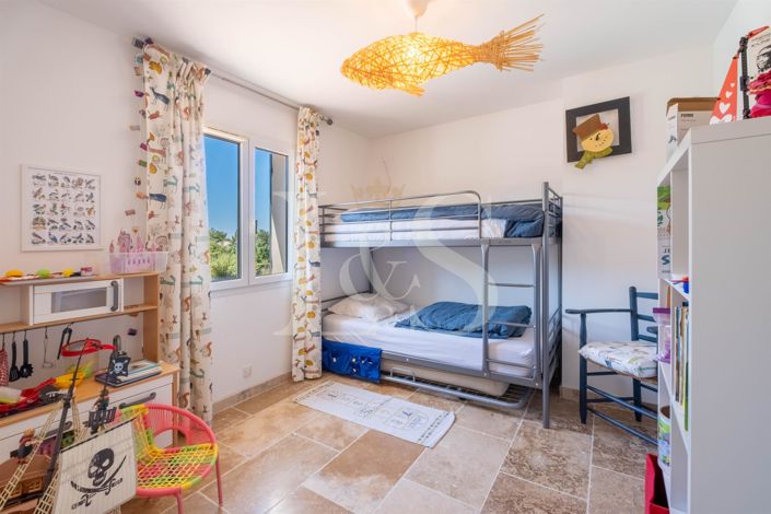 Image No.17-5 Bed House for sale