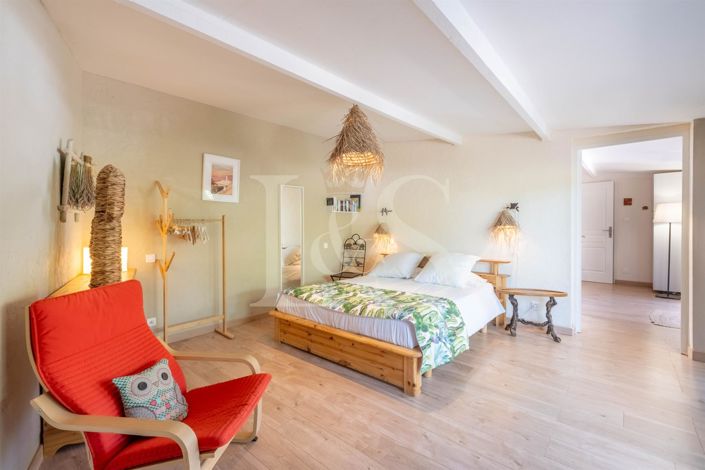 Image No.21-5 Bed House for sale